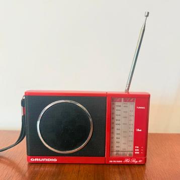 VINTAGE RADIO GRUNDID HIT-BOY 60 1983 SPACE AGE ZELDZAAM beschikbaar voor biedingen