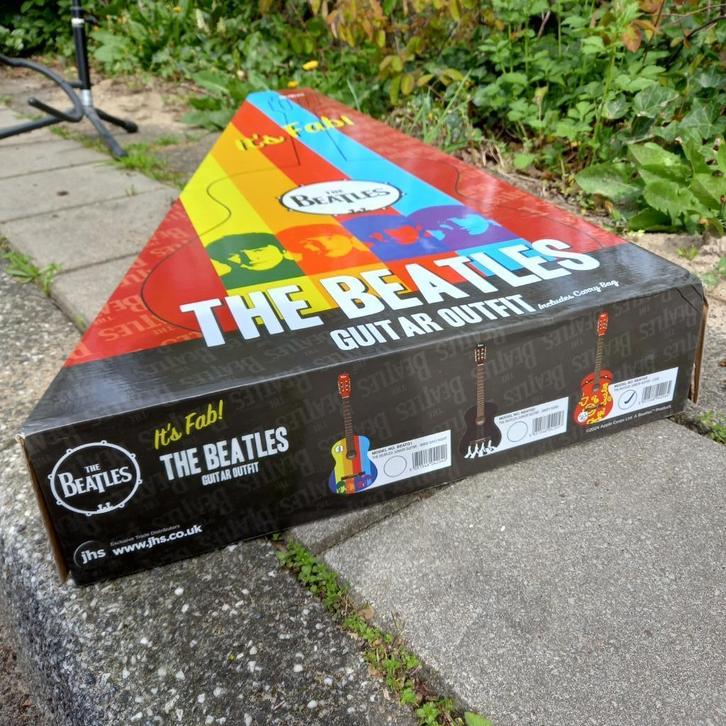 Official the Beatles Akoestische gitaar - nieuw in doos, Verzamelen, Muziek, Artiesten en Beroemdheden, Nieuw, Instrument of Toebehoren