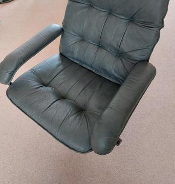 Leren fauteuil grijs - draaibare stoel op metalen onderstel beschikbaar voor biedingen