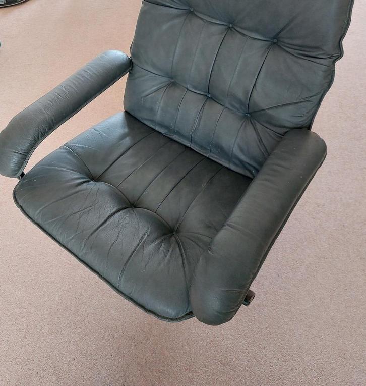 Leren fauteuil grijs - draaibare stoel op metalen onderstel, Huis en Inrichting, Fauteuils, Gebruikt, Leer, 50 tot 75 cm, 75 tot 100 cm