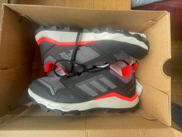 Adidas Terrex nieuw in doos maat 42 beschikbaar voor biedingen