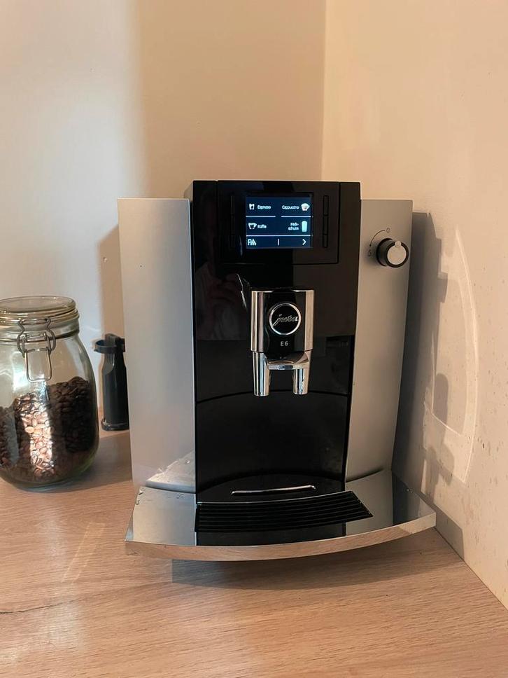 Jura E6 in perfecte staat, geen onderhoud nodig, Witgoed en Apparatuur, Koffiezetapparaten, Zo goed als nieuw, Koffiebonen, Koffiemachine