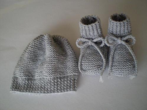 MOOI GRIJS BABYSETJE : BABYMUTSJE met BABYSLOFJES, Kinderen en Baby's, Babykleding | Mutsen, Sjaals en Wanten, Nieuw, Setje, Jongetje of Meisje