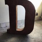 Grote roestige metalen letter D, Antiek en Kunst, Ophalen