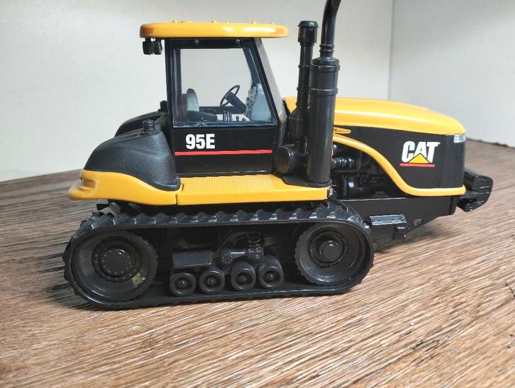 Te koop Norscot Caterpillar CAT Challenger 95E.(D), Hobby en Vrije tijd, Modelauto's | 1:32, Zo goed als nieuw, Tractor of Landbouw