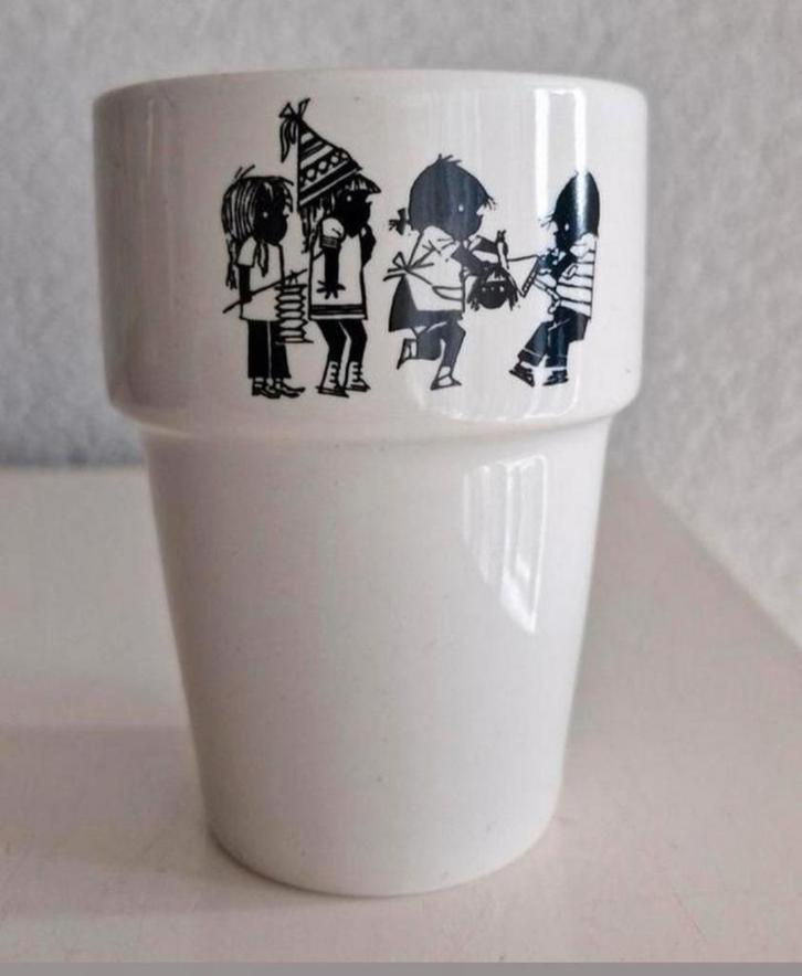 Melkbeker Tams England Jip en Janneke, Huis en Inrichting, Keuken | Servies, Zo goed als nieuw, Kop(pen) en/of Schotel(s), Overige stijlen