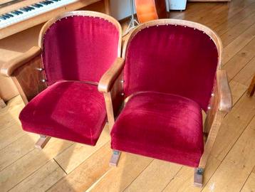 Vintage bioscoopstoelen rood velours goede staat beschikbaar voor biedingen