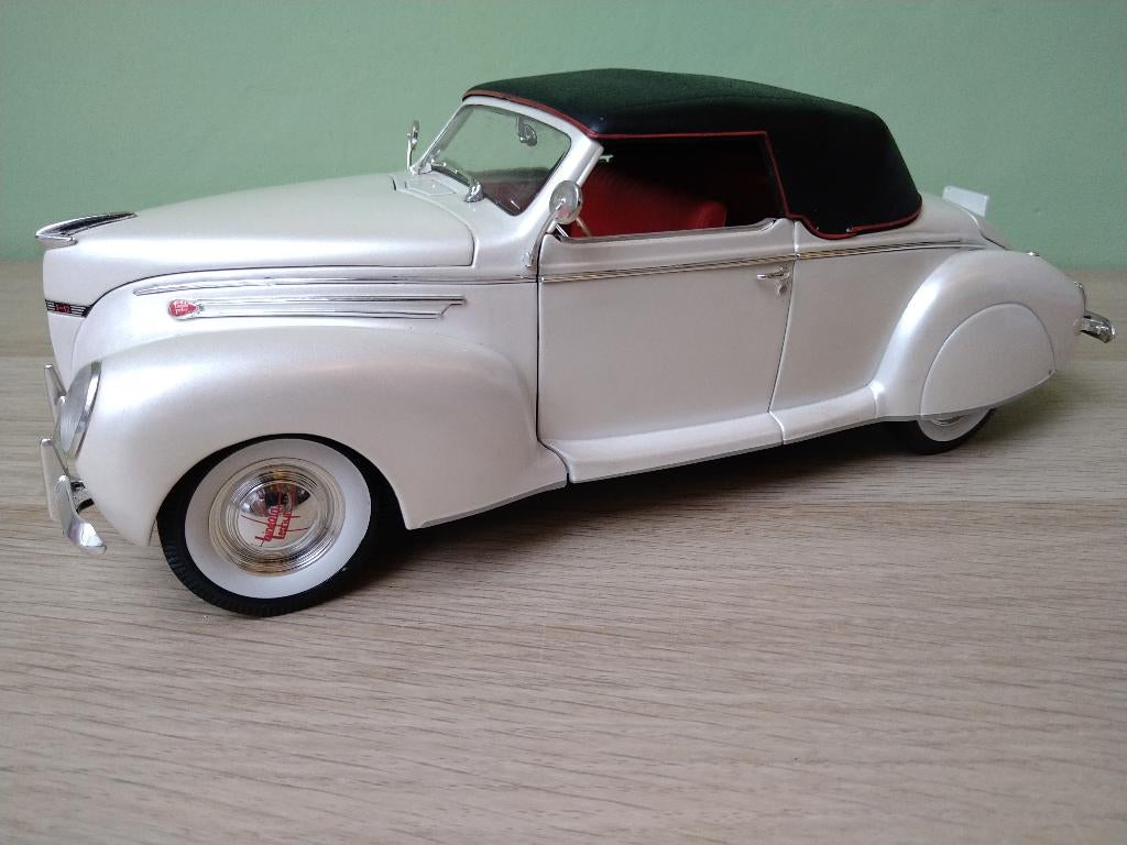 1939 Lincoln Zephyr Signature Models parelmoer 1:18, Ophalen of Verzenden, Zo goed als nieuw, Auto, Overige merken