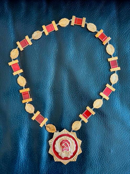 Originele Sovjet ZAGS trouwambtenaar ketting + insigne – ja…, Verzamelen, Militaria | Algemeen, Overige gebieden, Ophalen of Verzenden