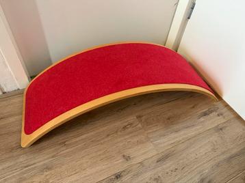 Wobbel met rood vilt - lichte beschadigingen beschikbaar voor biedingen