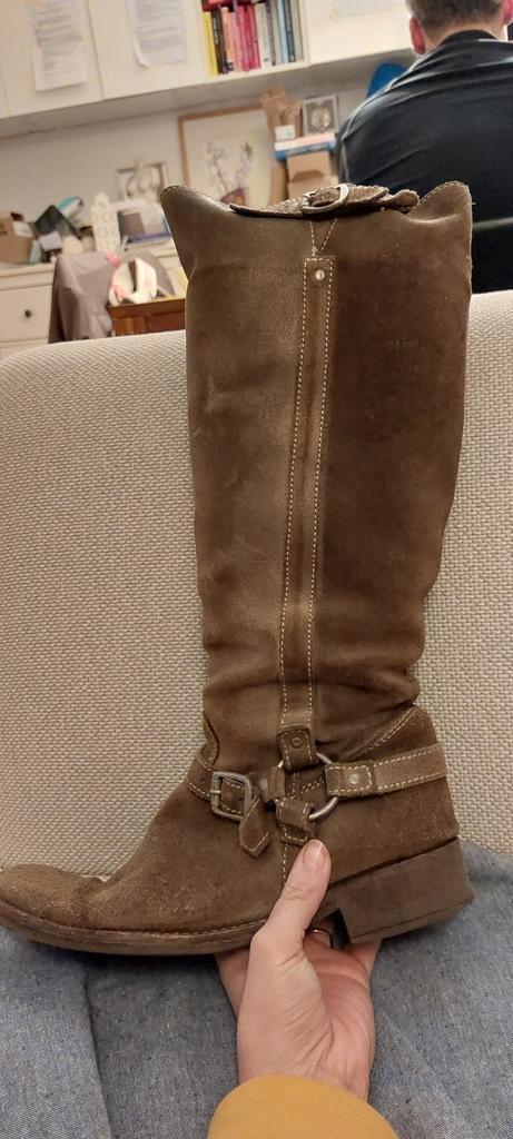 Tamaris Suède bruine hoge laarzen (brede schacht) maat 39, Kleding | Dames, Schoenen, Gedragen, Hoge laarzen, Bruin, Ophalen of Verzenden