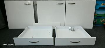 Hoogglans witte keukendeuren in perfecte staat beschikbaar voor biedingen