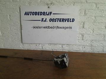 Deurslot Cilinder rechts van een Volkswagen Fox beschikbaar voor biedingen