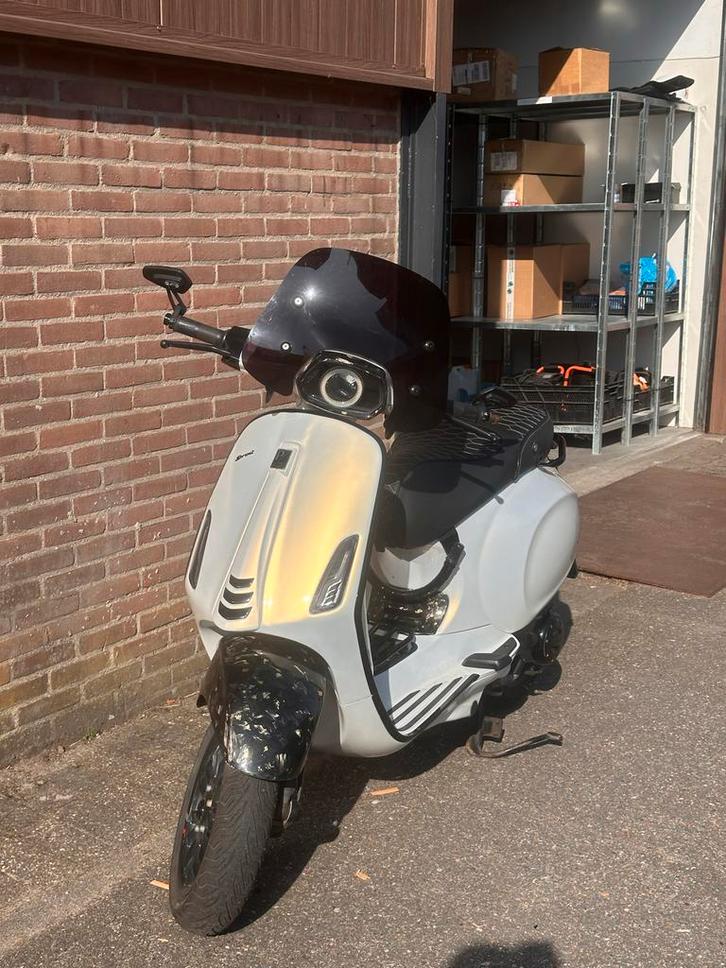 Vespa sprint full option, Fietsen en Brommers, Brommers | Vespa, Gebruikt, Overige modellen, Maximaal 45 km/u, Ophalen