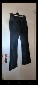 Vintage zwarte suede levi's flared jeans mt 26, Kleding | Dames, Broeken en Pantalons, Levi's, Lang, Ophalen of Verzenden, Zo goed als nieuw