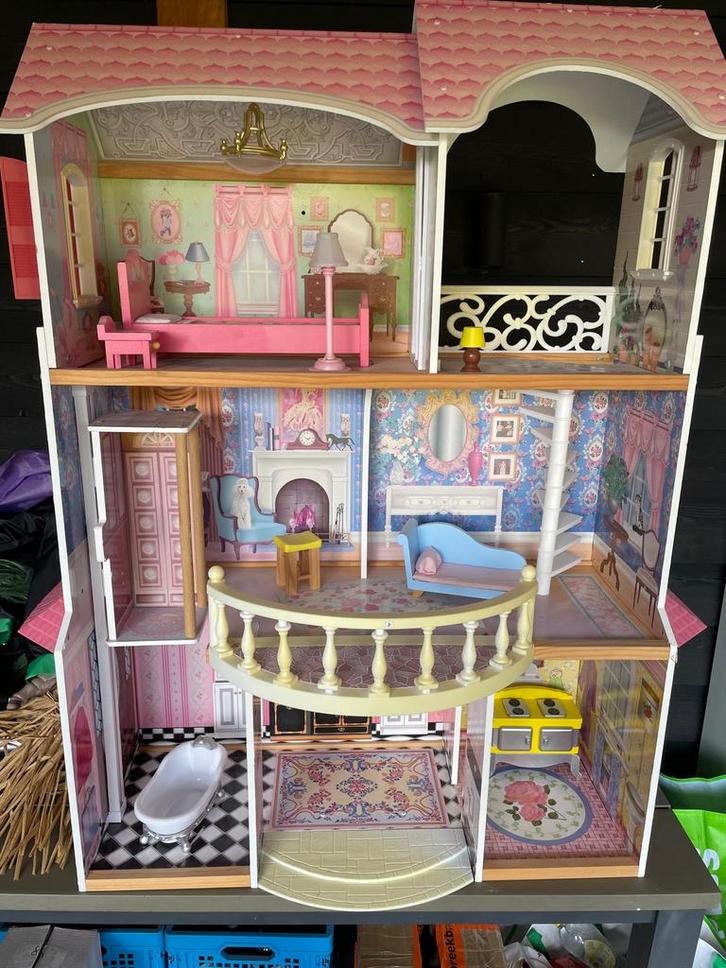 Groot houten poppenhuis met meubels, Kinderen en Baby's, Speelgoed | Poppenhuizen, Gebruikt, Poppenhuis, Ophalen