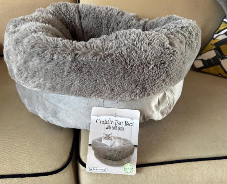 NIEUWE fluffy kattenmmand beige OPHALEN chcs, Dieren en Toebehoren, Kattenmanden, Nieuw, Pluche, Ophalen