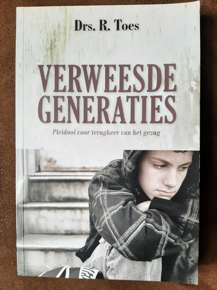 Verweesde Generaties - Drs. R. Toes, Boeken, Politiek en Maatschappij, Zo goed als nieuw, Maatschappij en Samenleving, Nederland