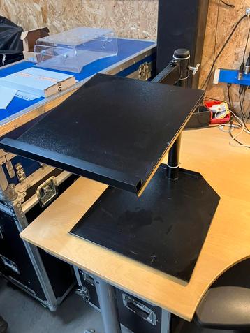 Stevige dj standaard voor laptop of CDJ beschikbaar voor biedingen