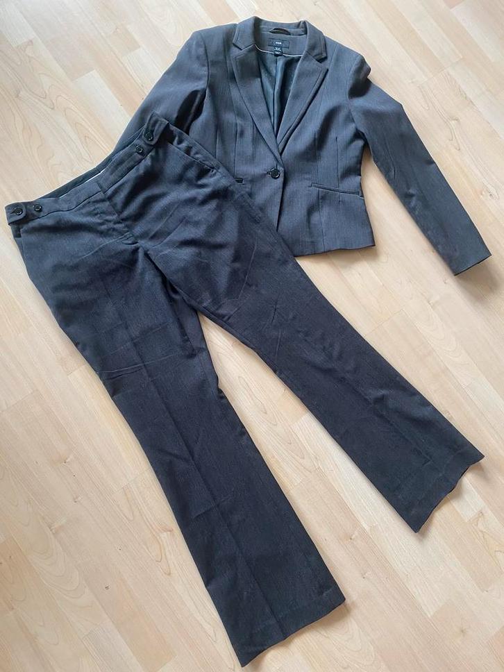 2-delig dames pak, Kleding | Dames, Jasjes, Kostuums en Pakken, Zo goed als nieuw, Kostuum of Pak, Maat 38/40 (M), Grijs, Ophalen of Verzenden