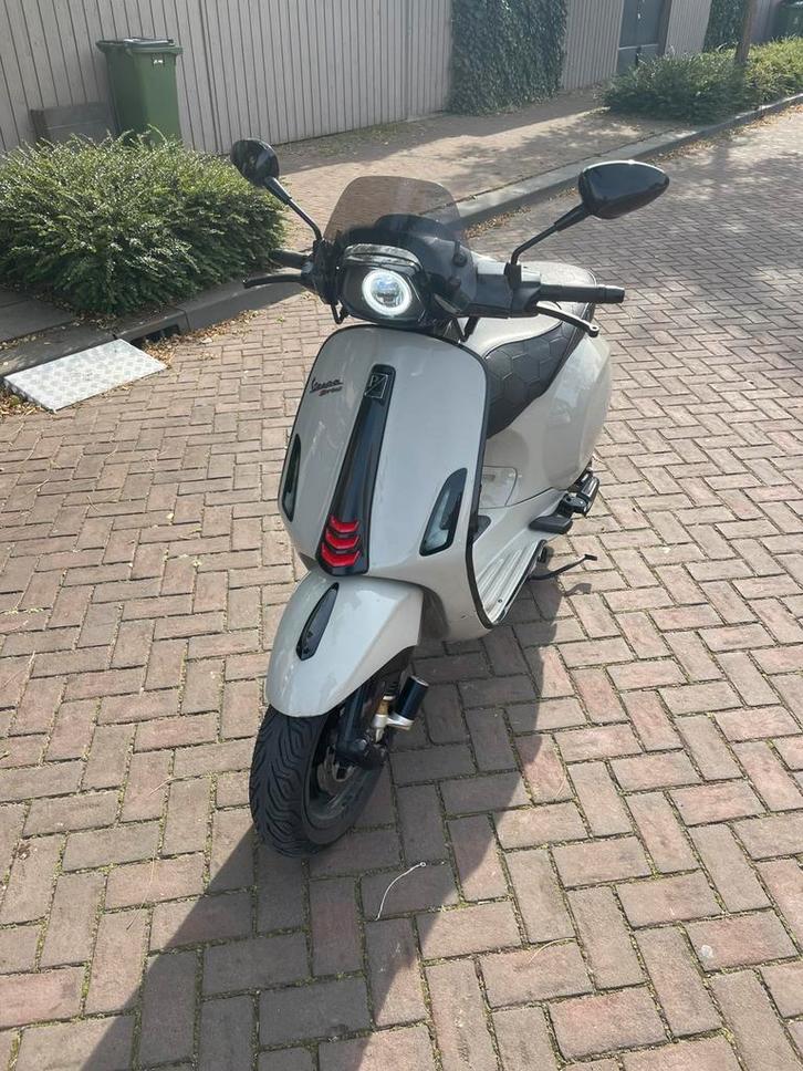 Vespa sprint 80cc, Fietsen en Brommers, Scooters | Vespa, Zo goed als nieuw, Vespa S, Maximaal 45 km/u, Benzine, Ophalen