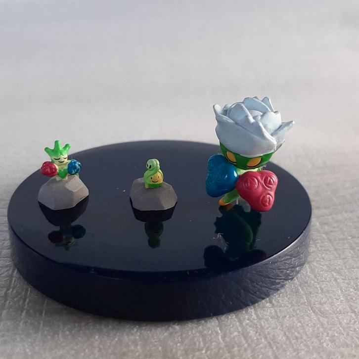 Pokémon Zukan plateau: budew-roselia-roserade, Verzamelen, Poppetjes en Figuurtjes, Gebruikt, Ophalen of Verzenden