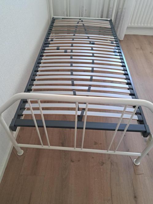 Ledikant 1 persoons wit staal, Huis en Inrichting, Slaapkamer | Bedden, Gebruikt, Eenpersoons, 90 cm, 200 cm, Overige materialen