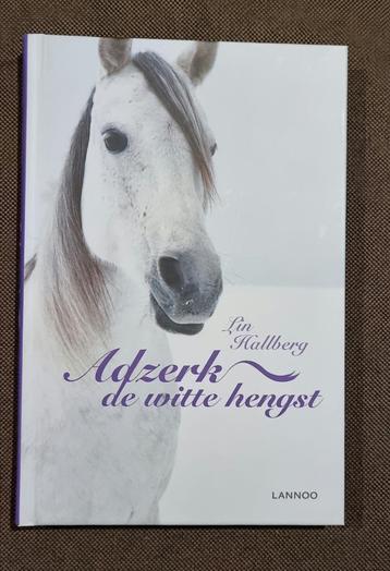 Adzerk, de witte hengst beschikbaar voor biedingen