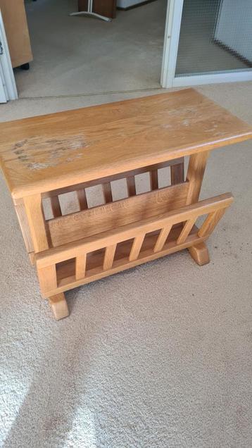 Houten Krantenbak/Tafel beschikbaar voor biedingen