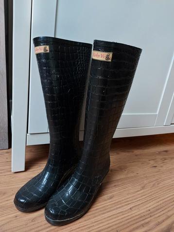 Regenlaarzen met sleehak beschikbaar voor biedingen