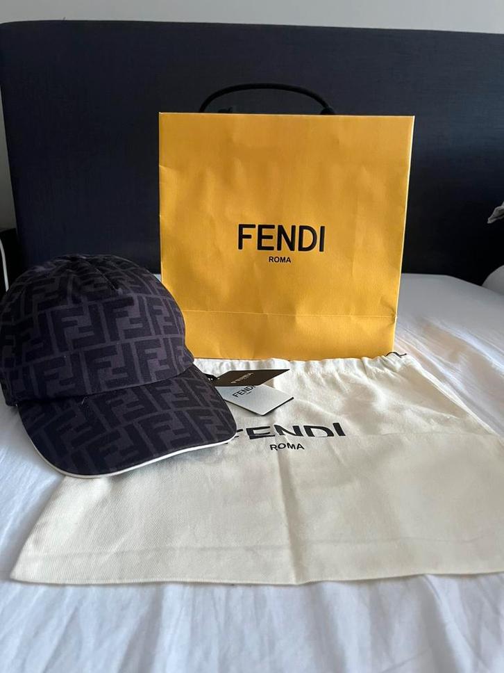 Fendi pet zwart, Kleding | Heren, Hoeden en Petten, Zo goed als nieuw, Pet, One size fits all, Ophalen of Verzenden