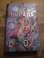 Fairyloot - Threads That Bind - Kika Hatzopoulou - Juli 2023, Ophalen of Verzenden