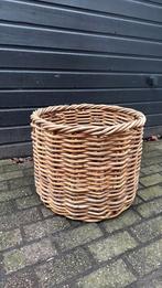 Rieten mand  60cn breed en 45 cm hoog, Ophalen, Zo goed als nieuw, Rechthoekig, Riet
