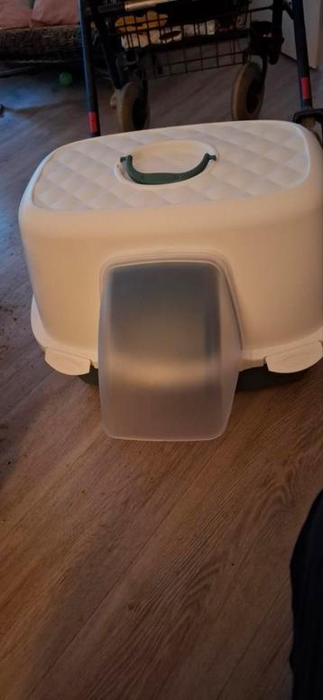 Kattenbak  beschikbaar voor biedingen