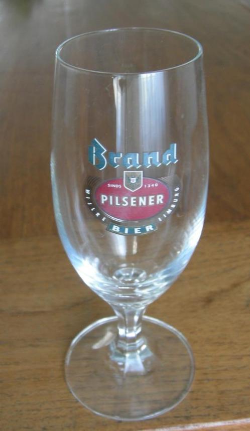 Brand Bierglas op voet met tekst: Brand SINDS 1340 PILSENER, Verzamelen, Biermerken, Zo goed als nieuw, Glas of Glazen, Brand