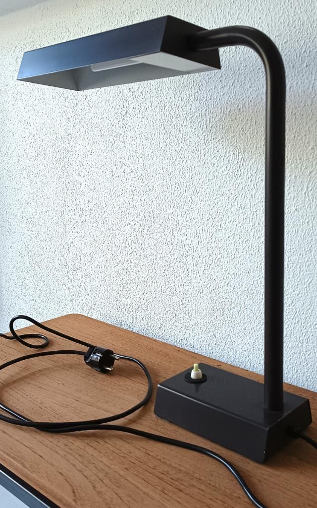 Industriële bureaulamp uit de seventies (strak & gaaf), Huis en Inrichting, Lampen | Tafellampen, Gebruikt, Minder dan 50 cm, Metaal