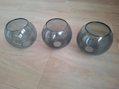 3 glazen lampenkappen, Huis en Inrichting, Lampen | Lampenkappen, Zo goed als nieuw, Minder dan 25 cm, Rond, Grijs, Ophalen
