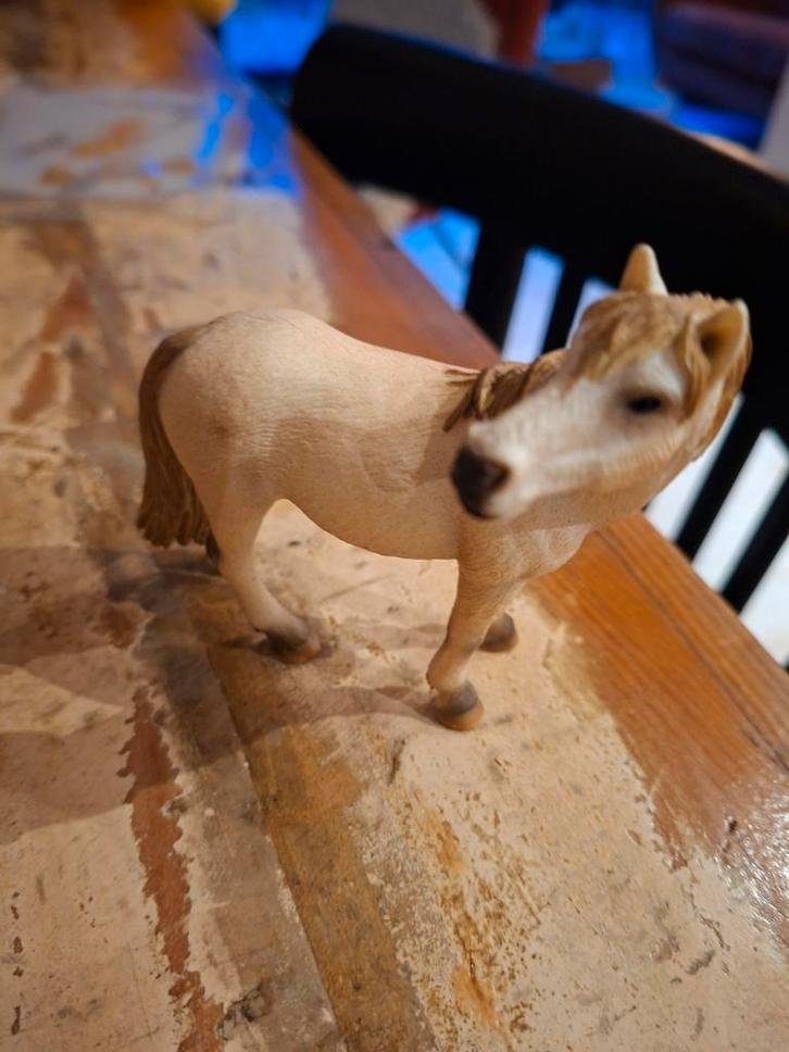 Schleich camargue stute, Verzamelen, Dierenverzamelingen, Zo goed als nieuw, Beeldje of Figuurtje, Paard, Ophalen of Verzenden