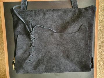 Leuke nieuwe zwart suede-leren schoudertas beschikbaar voor biedingen