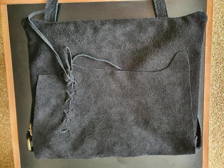Leuke nieuwe zwart suede-leren schoudertas, Sieraden, Tassen en Uiterlijk, Tassen | Schoudertassen, Nieuw, Overige merken, Zwart