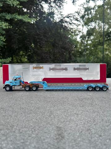 Mack Granite MP met tri-axle lowboy trailer 1:50 First Gear beschikbaar voor biedingen