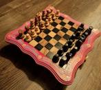 Grappig klein houten schaakspel met opbergvakjes, op pootjes, Hobby en Vrije tijd, Gezelschapsspellen | Bordspellen, Ophalen of Verzenden