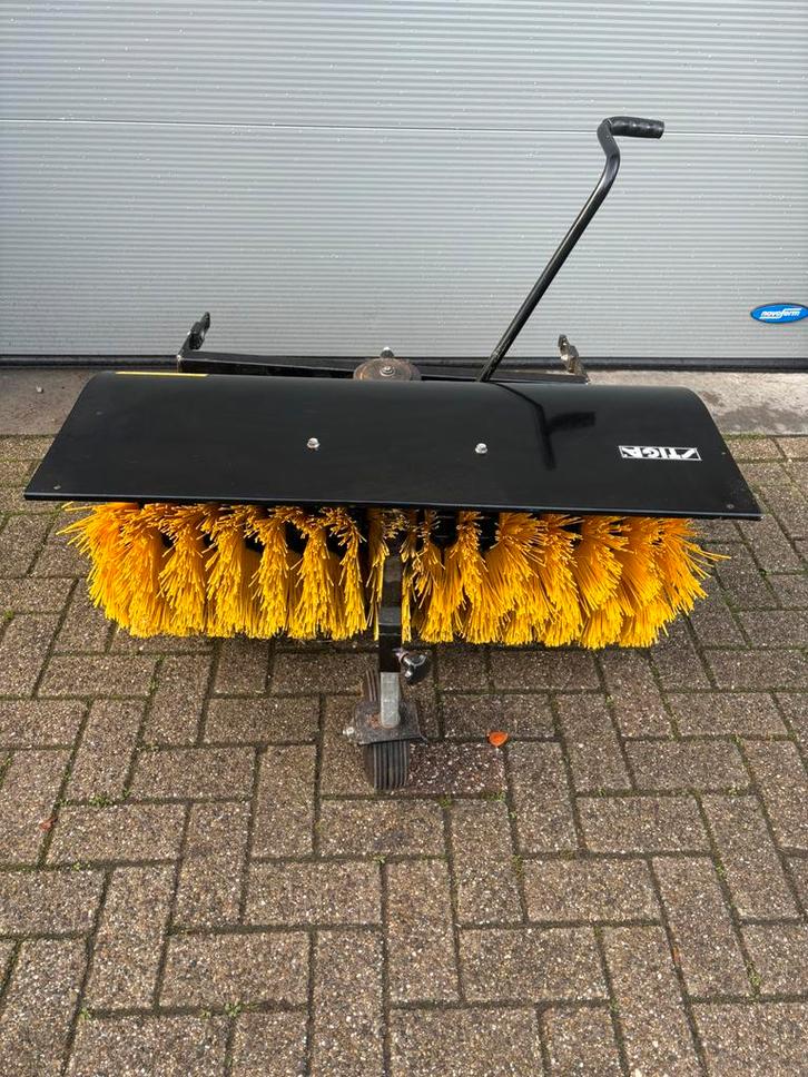 Stiga veegmachine borstel stiga park, Tuin en Terras, Veegmachines, Zo goed als nieuw, Ophalen