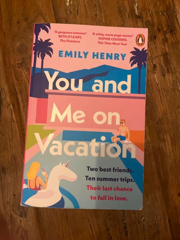 You and Me on Vacation - Emily Henry, Boeken, Romans, Zo goed als nieuw, Europa overig, Ophalen of Verzenden