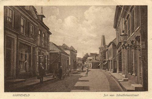 Barneveld - Jan van Schaffelaarstraat - volk - vouw - 1924 g, Verzamelen, Ansichtkaarten | Nederland, Gelopen, Gelderland, 1920 tot 1940