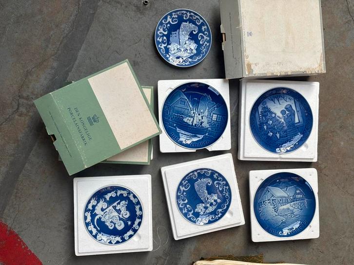 Royal Copenhagen Kerstborden 1970-1975, 6 stuks in doos, Antiek en Kunst, Antiek | Porselein, Ophalen of Verzenden