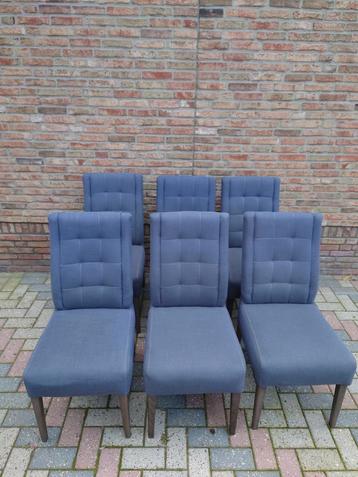 6 Grijze Eetkamerstoelen beschikbaar voor biedingen