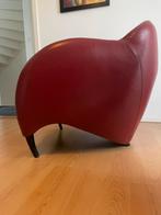 Mooie design fauteuil van Young in de kleur kersenrood, Huis en Inrichting, Fauteuils, Ophalen, Gebruikt, Design, 50 tot 75 cm