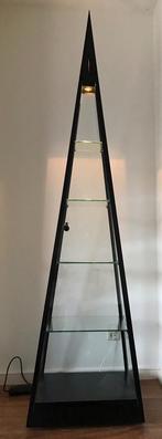 Unieke SDB design vitrine in pyramidevorm - eyecatcher!, Huis en Inrichting, Kasten | Vitrinekasten, Ophalen, Gebruikt, 25 tot 50 cm