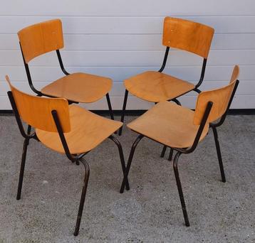 68 x Vintage schoolstoelen houten cafestoelen horeca stoelen beschikbaar voor biedingen